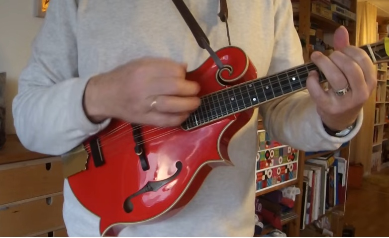 Mandoisland.com – My new blog in English about mandolin, guitar and other plucked instruments